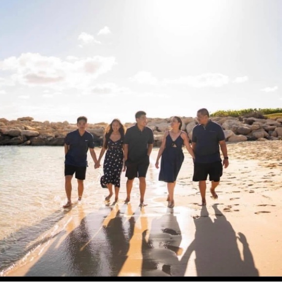 Meet your Posher, Alyssa - Picture 2 of 2